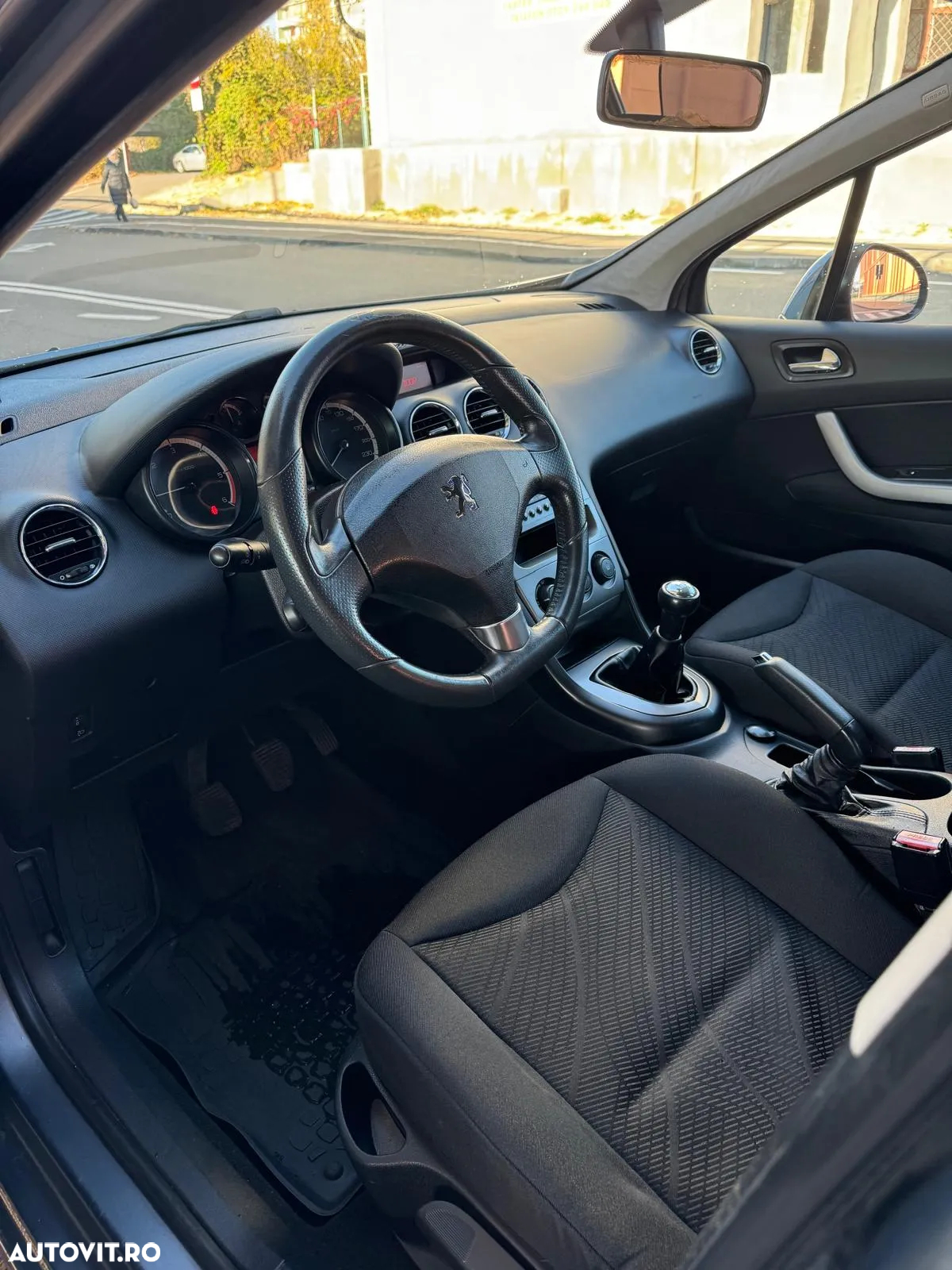 Peugeot 308 1.6HDi Premium Pack - 10