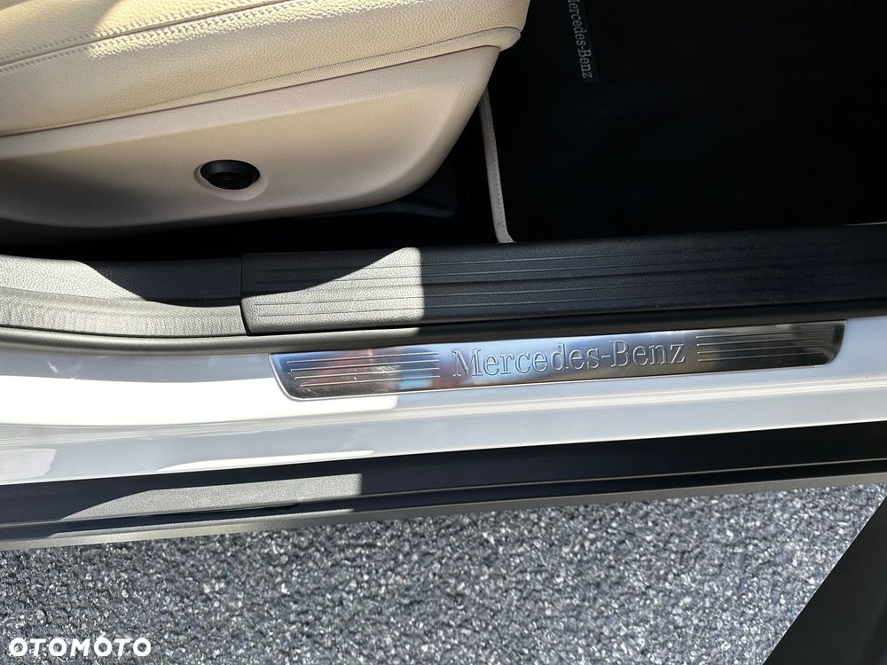 Mercedes-Benz GLA 250 4Matic 7G-DCT - 25