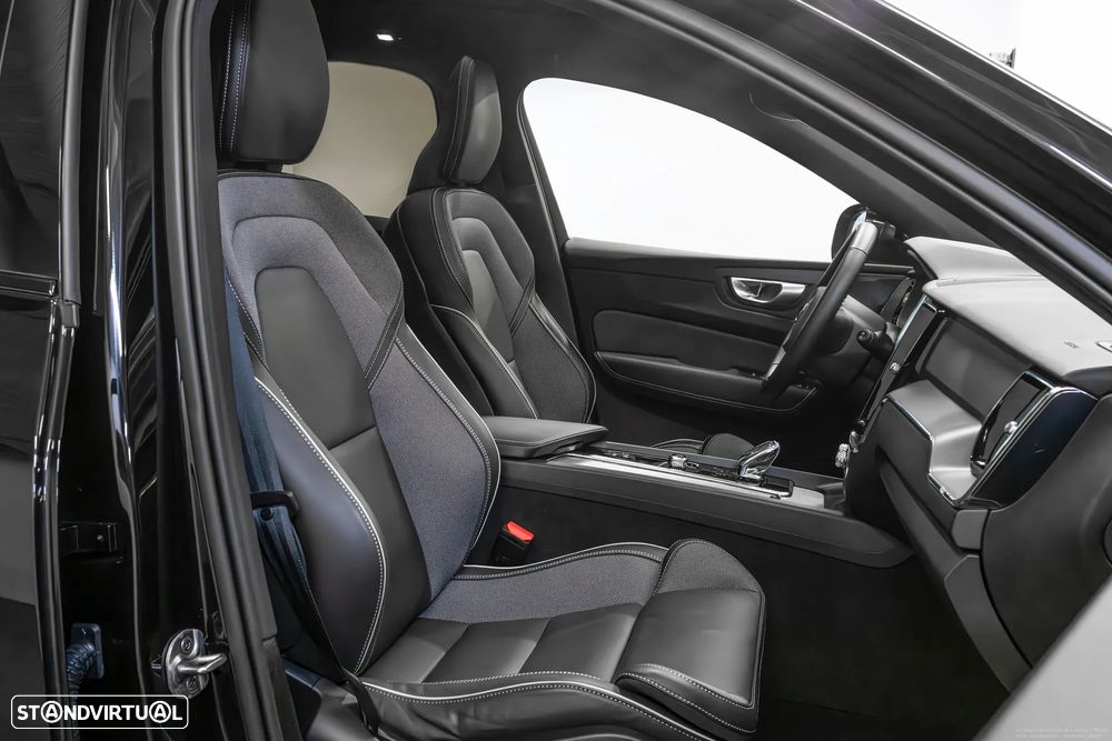 Volvo XC 60 2.0 T6 PHEV Black Edition AWD - 12