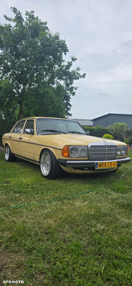 Mercedes-Benz W123 - 1