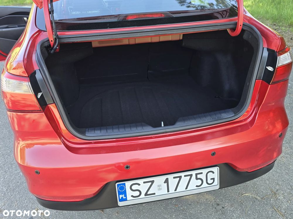 Kia Rio 1.2 L - 24