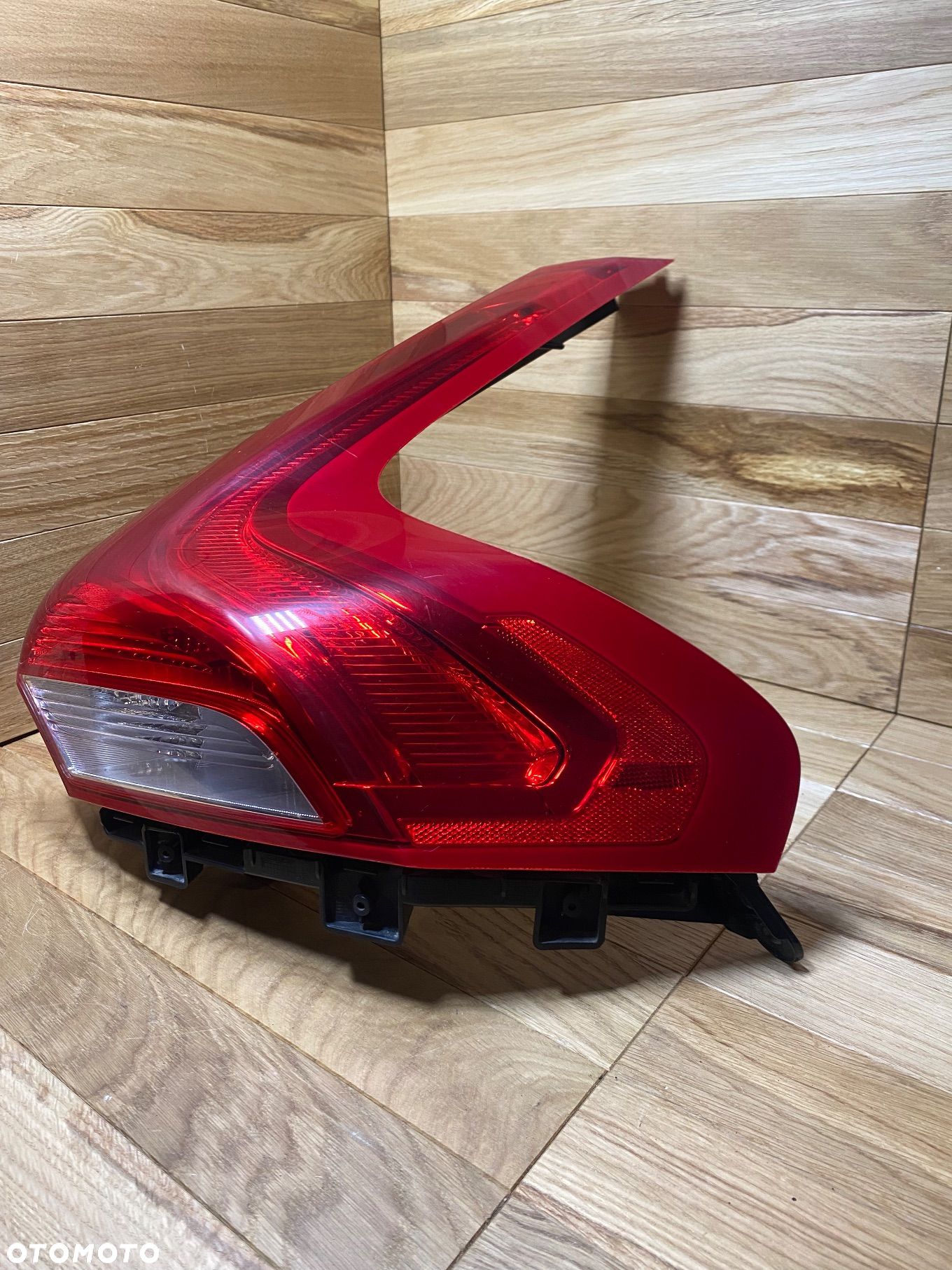 VOLVO V40 II 12-18 LAMPA PRAWY TYL PRAWA 31395845 EU - 1