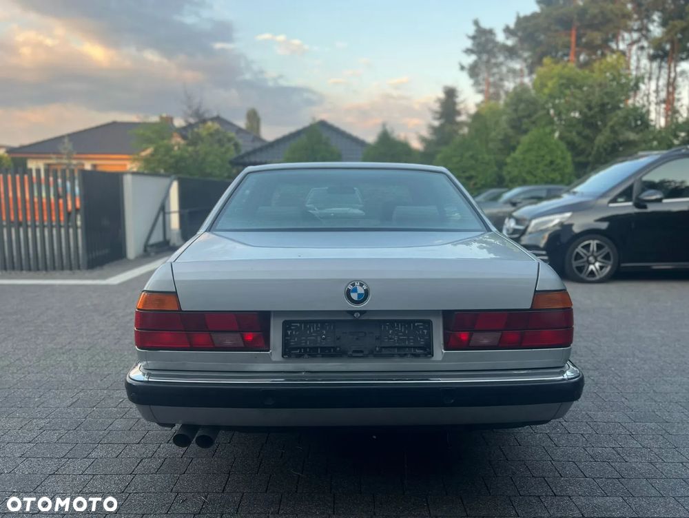 BMW Seria 7 740i V8 - 6