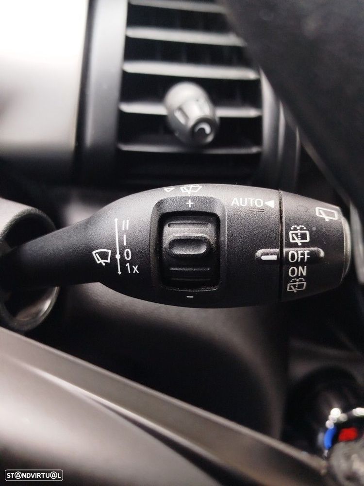 MINI 5 Portas Cooper D Auto - 31