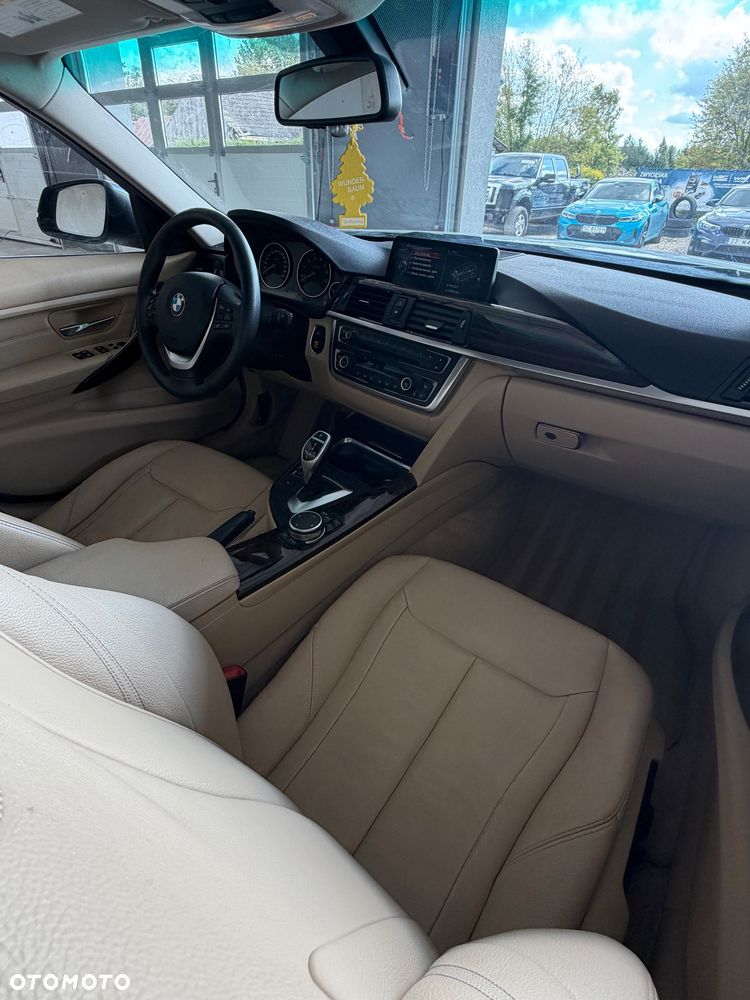 BMW Seria 3 328i xDrive Luxury Line - 29