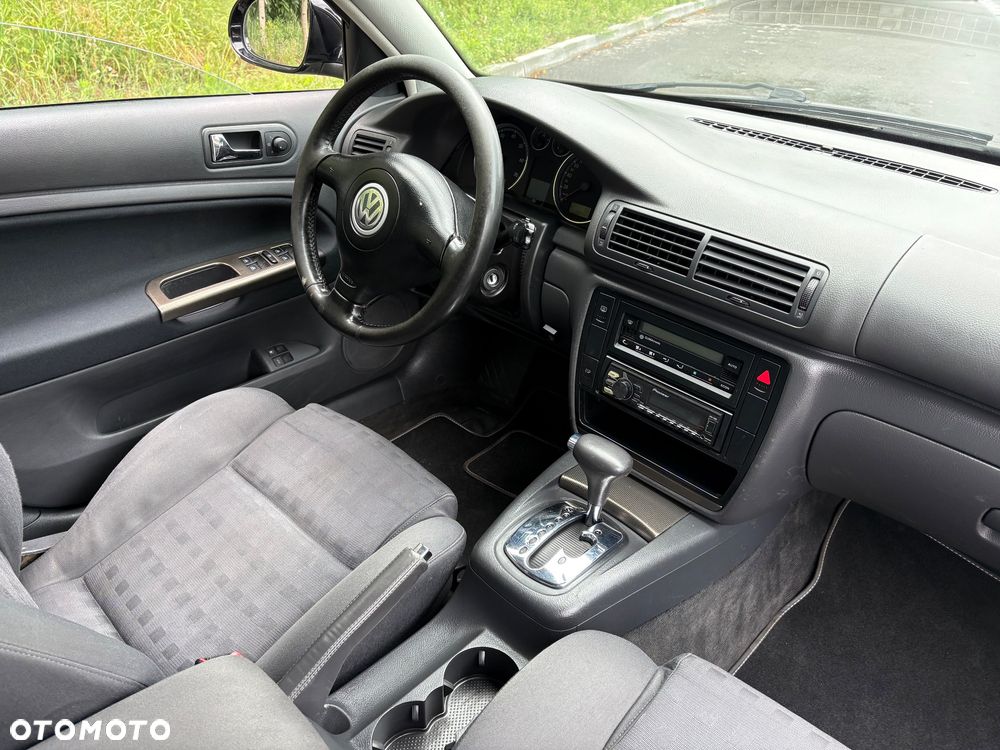Volkswagen Passat - 28