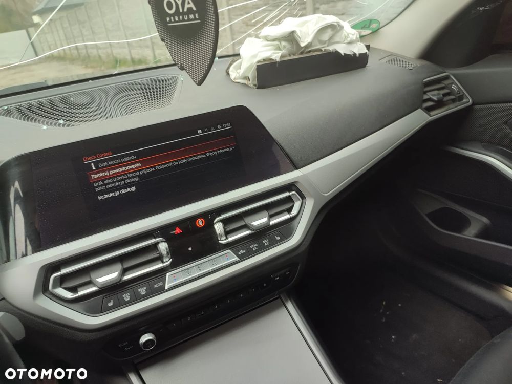 BMW Seria 3 318d Sport Line Shadow - 15