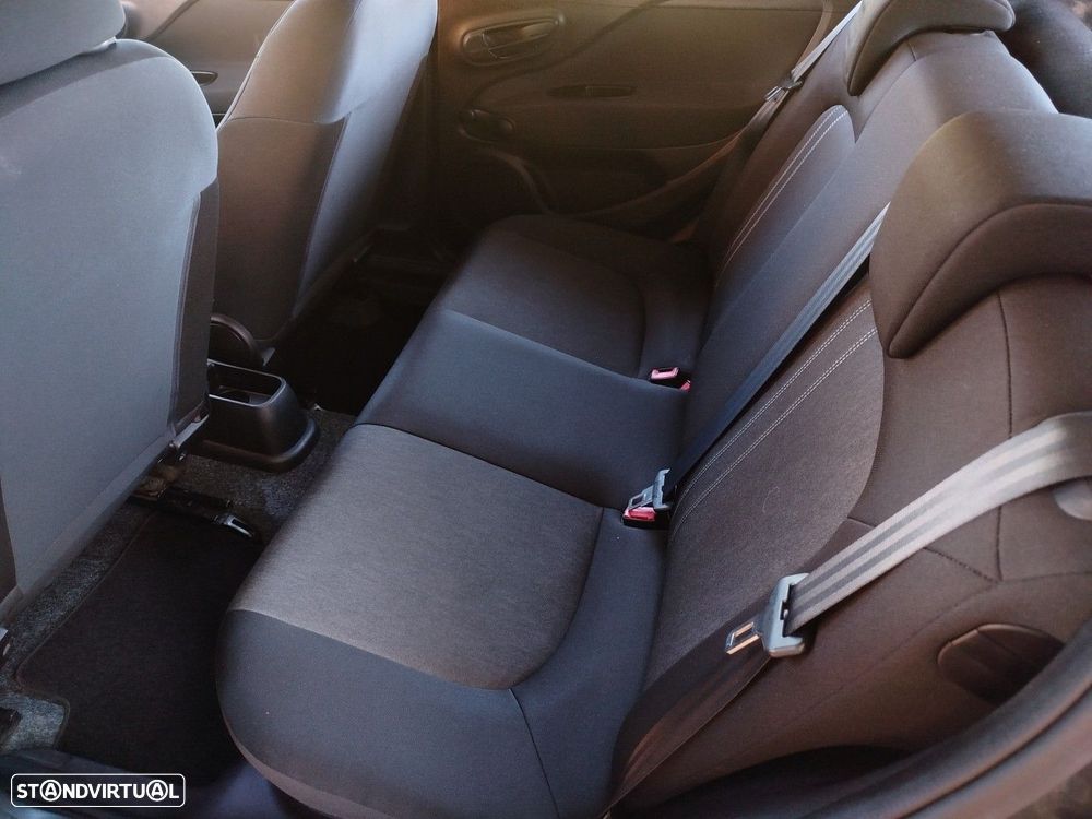 Fiat Punto 1.3 M-Jet Lounge S&S - 24