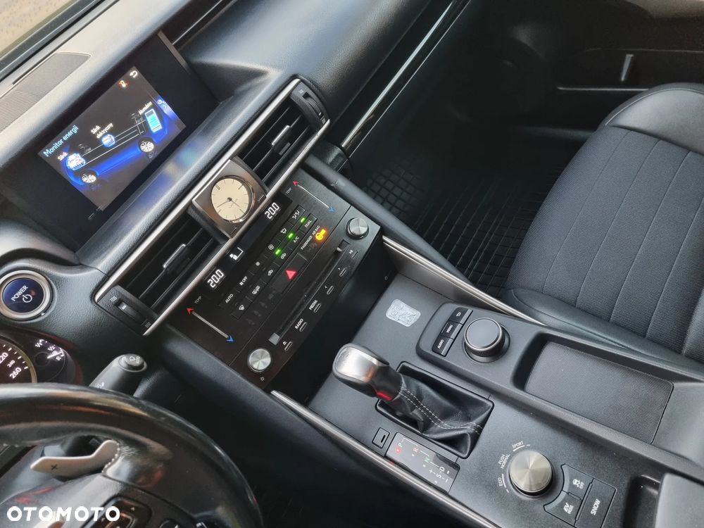 Lexus IS Business Edition - 14