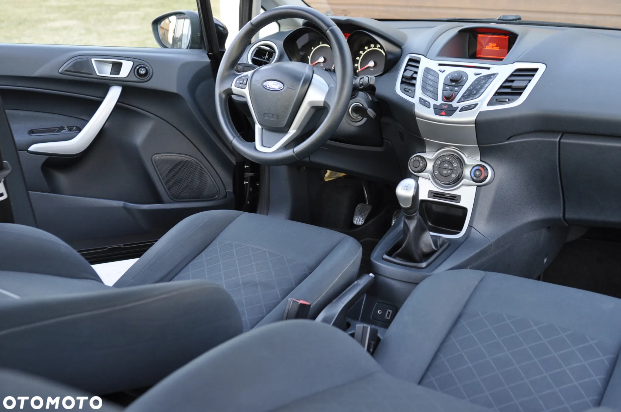 Ford Fiesta 1.25 Ambiente - 30