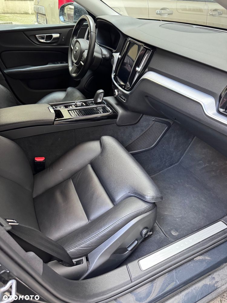 Volvo V60 T6 AWD Twin Engine Geartronic Momentum Pro - 24