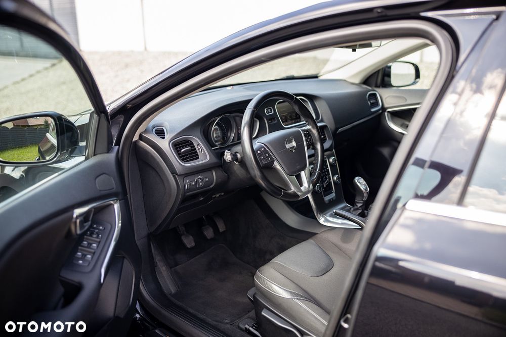 Volvo V40 T3 Momentum - 17