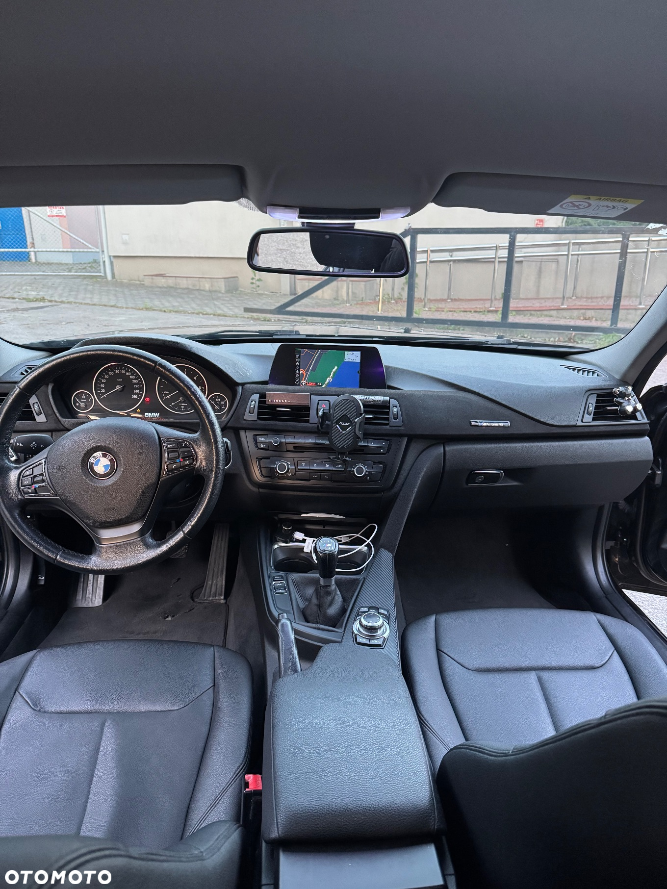 BMW Seria 3 318d Touring - 13