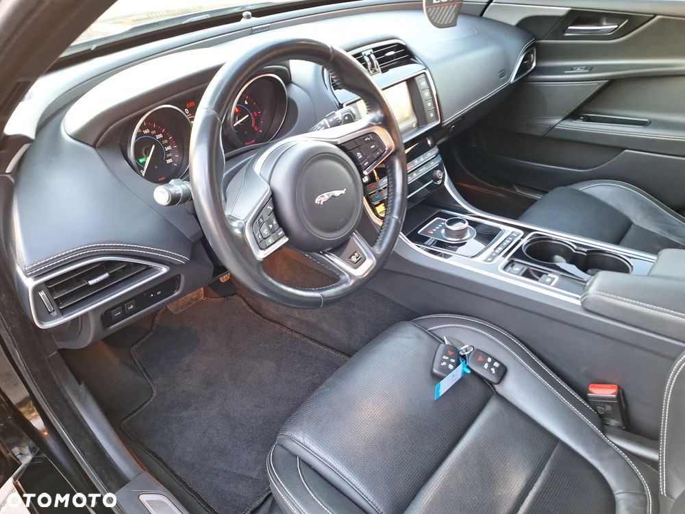 Jaguar XE 20d R-Sport - 11