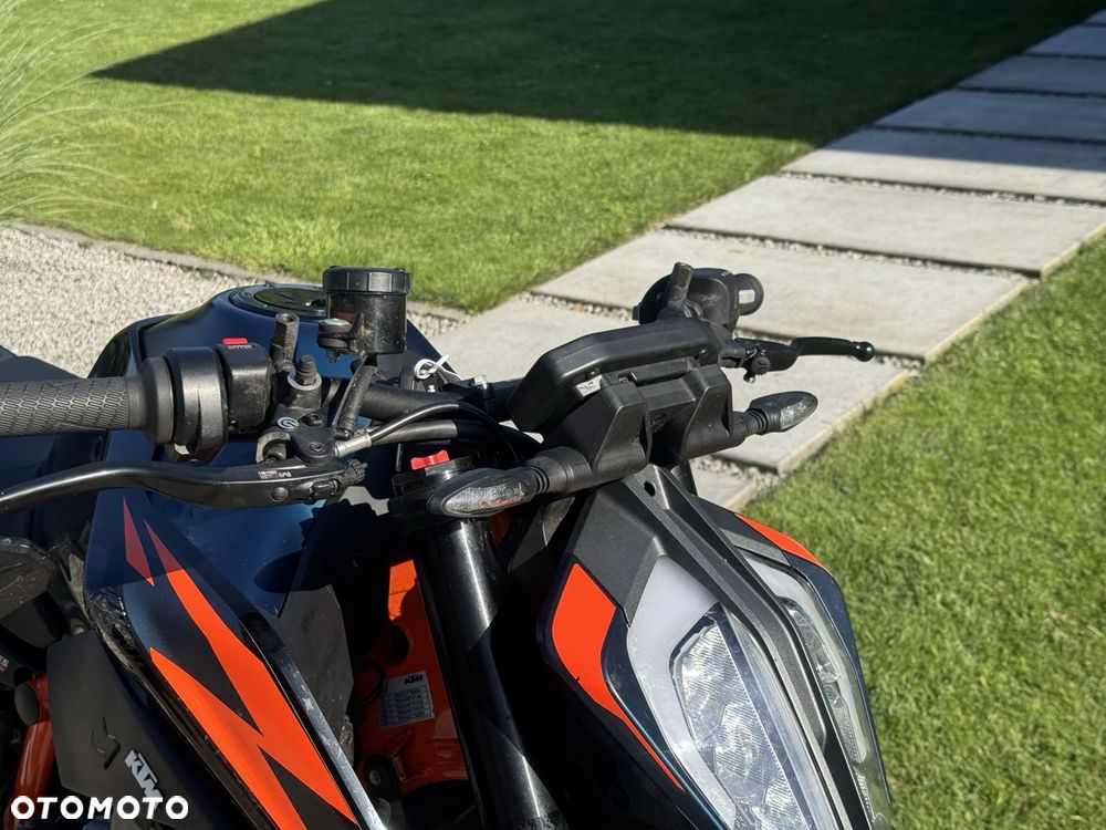 KTM DUKE 890 - 6