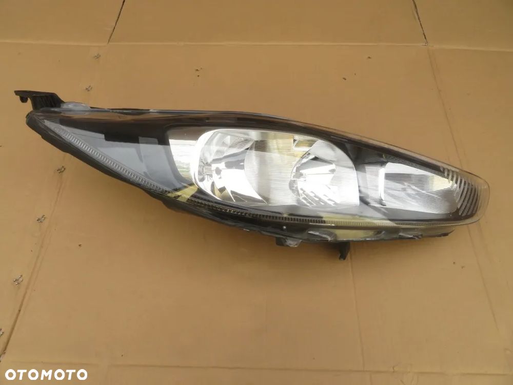 REFLEKTOR PRAWY FORD FIESTA MK7 LIFT 13-17R DEMONTAŻ KRAKÓW - 6