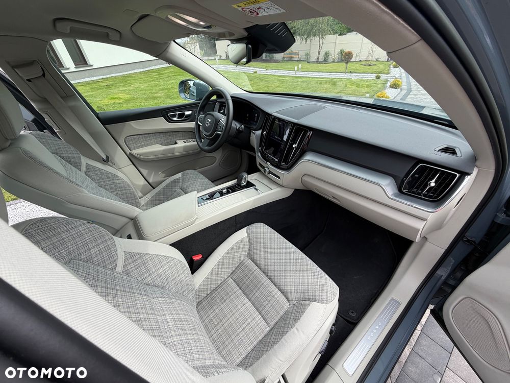 Volvo XC 60 B4 D AWD Core - 24