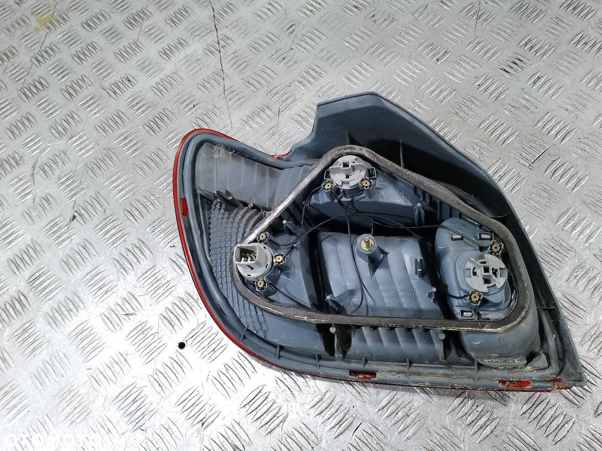 LAMPA TYLNA PRAWA TOYOTA YARIS I LIFT SEDAN - 3
