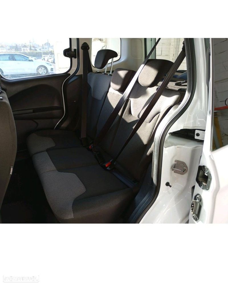 Ford Tourneo Courier 1.5 TDCi Ambiente - 5