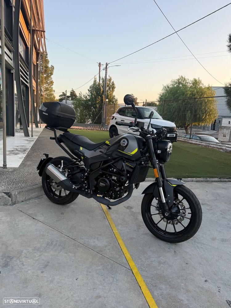 Benelli Leoncino 250 c/top case - 3