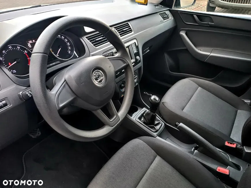 Skoda RAPID 1.2 TSI Active - 17