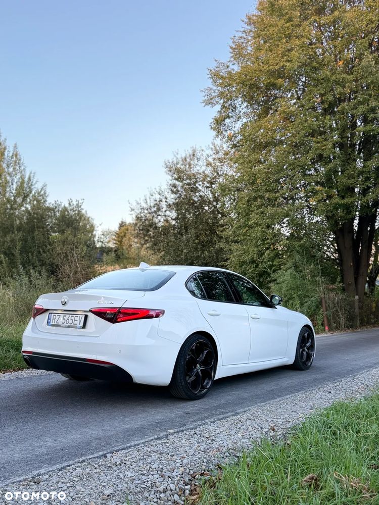 Alfa Romeo Giulia - 9