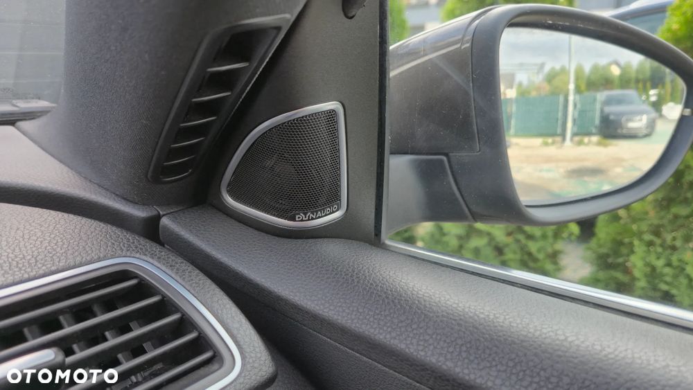 Volkswagen Passat - 12