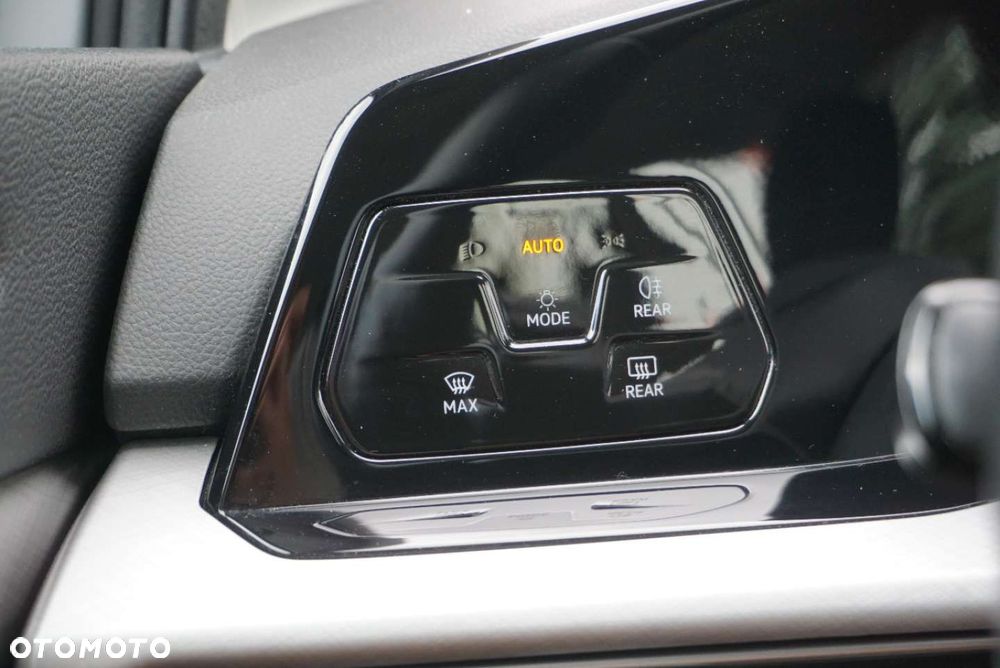 Volkswagen Golf - 22
