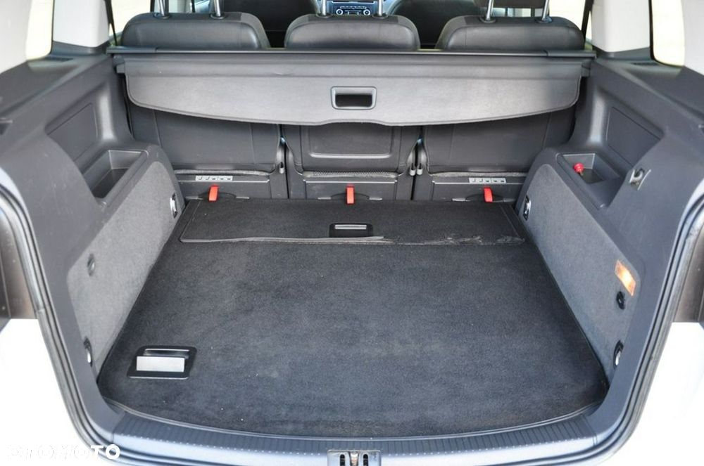 Volkswagen Touran - 25