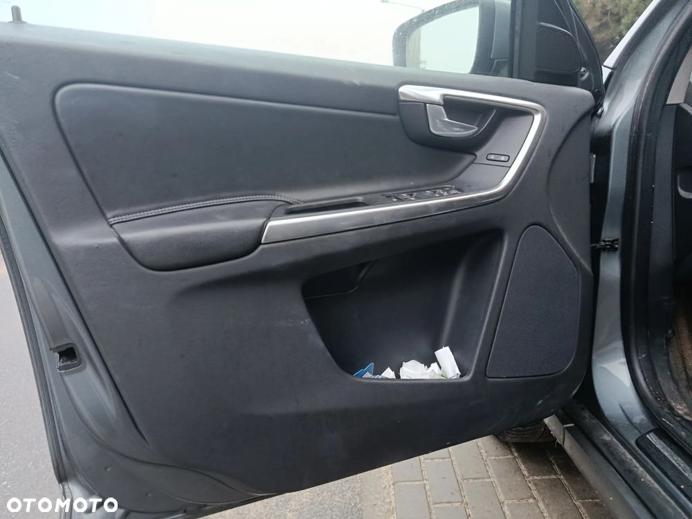 Volvo XC 60 D3 Geartronic Momentum - 12