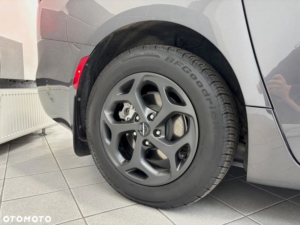 Chrysler Pacifica - 8