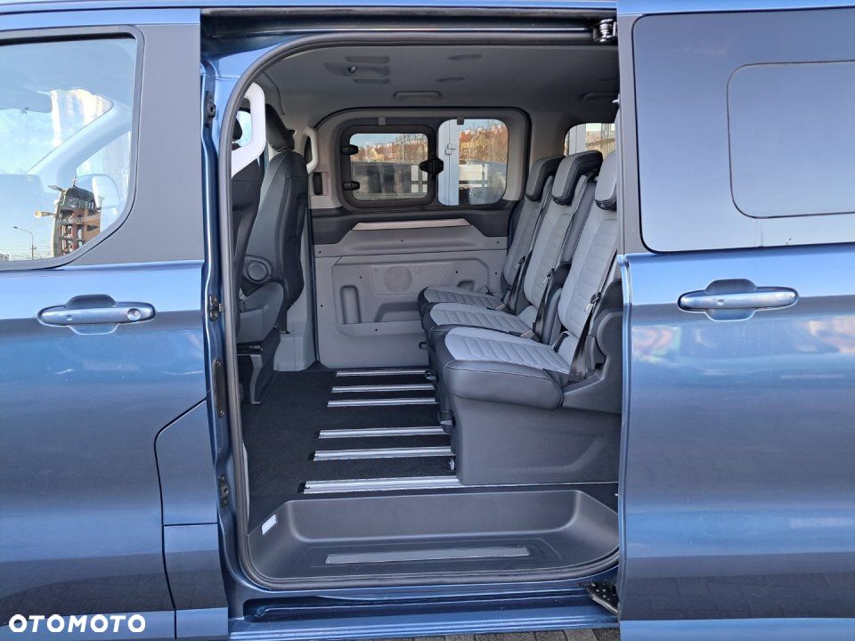 Ford Tourneo Custom - 16