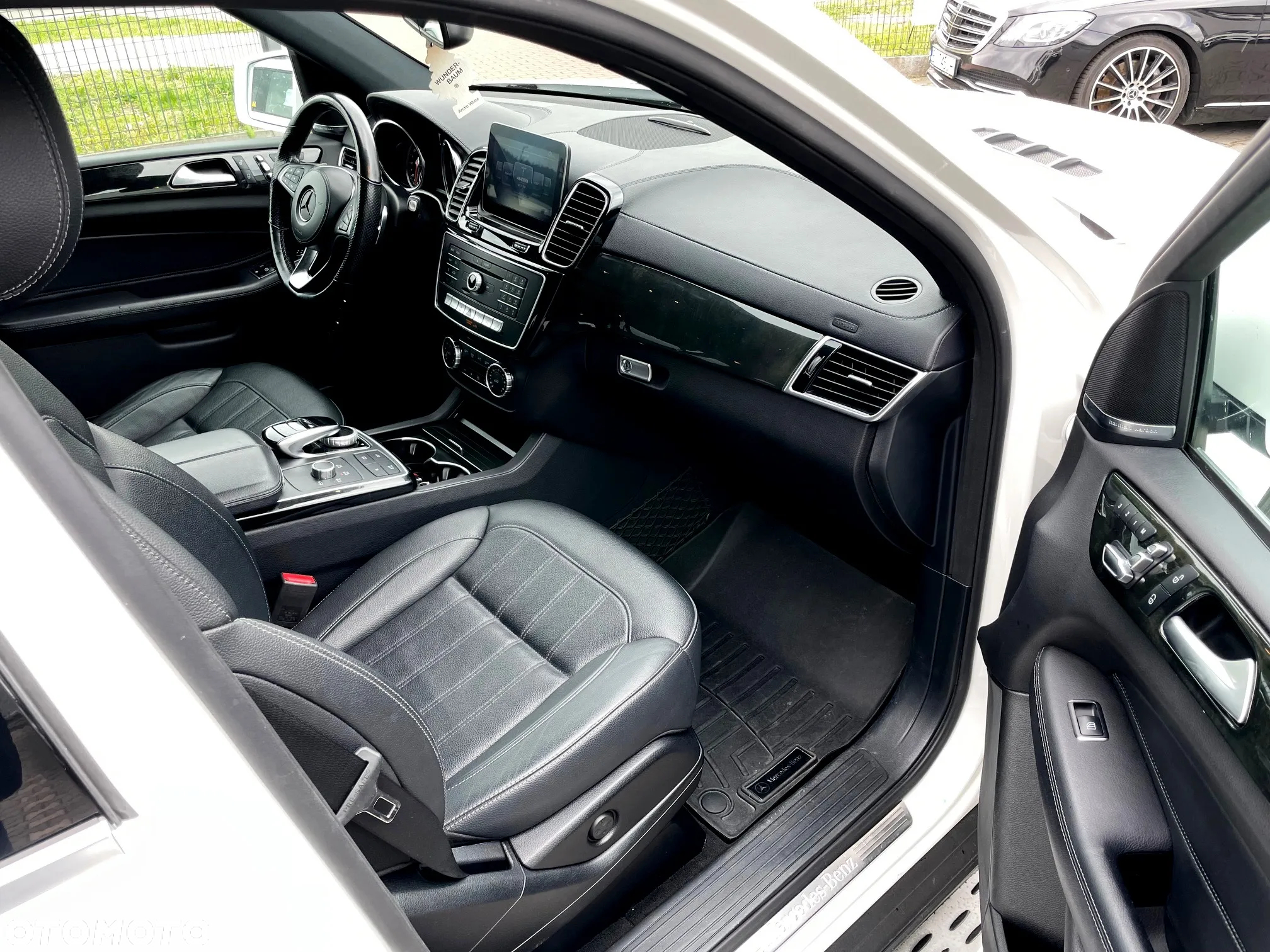 Mercedes-Benz GLS - 15