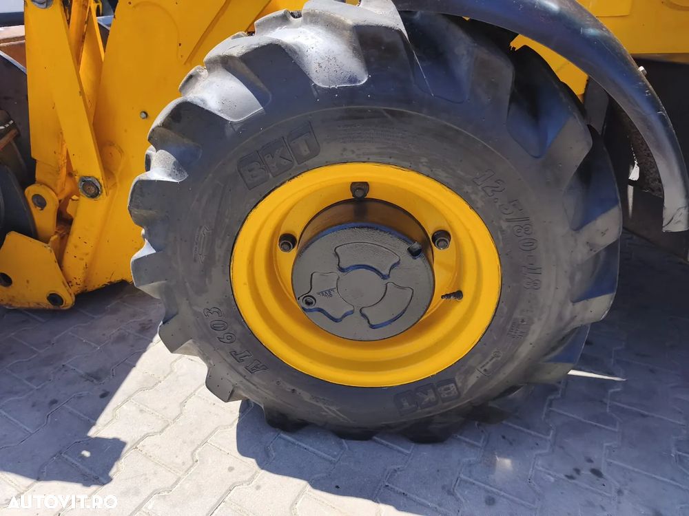 JCB 2CX - 9