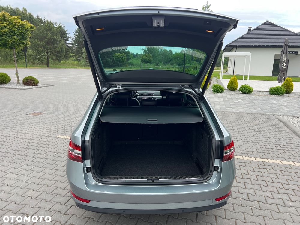 Skoda Superb 2.0 TDI Ambition - 33