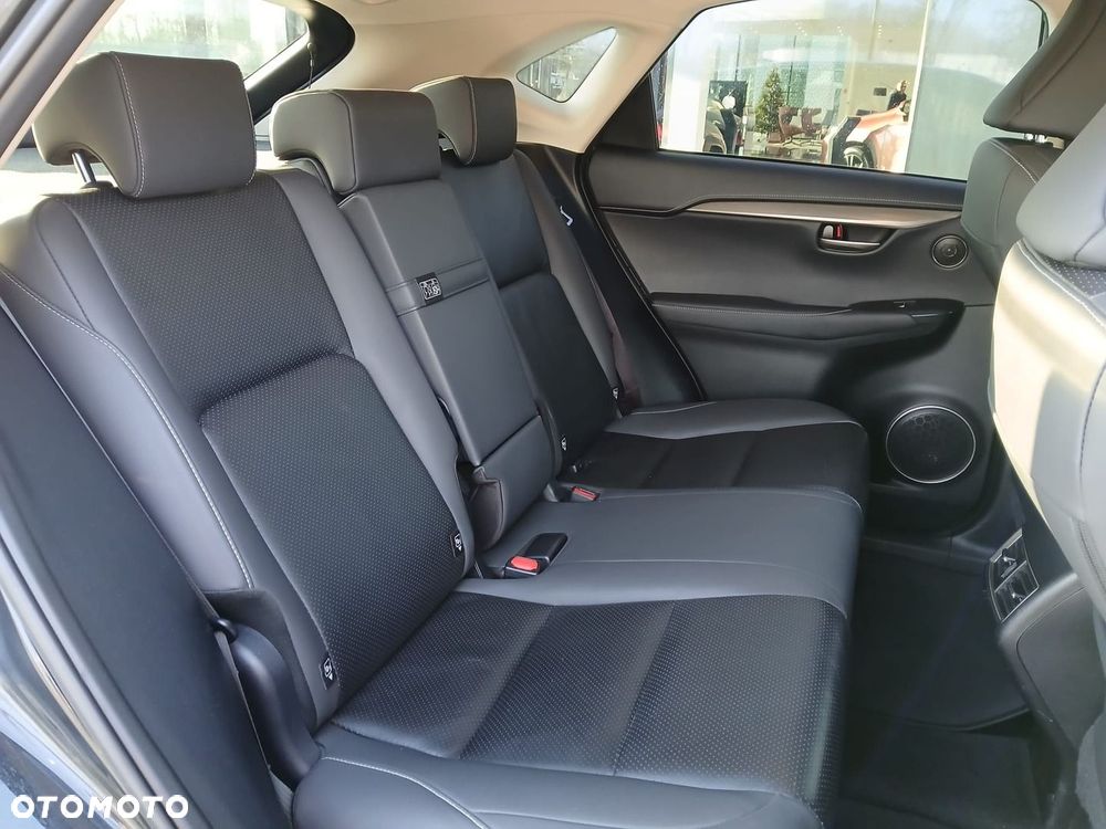 Lexus NX 300h F Impression AWD - 27