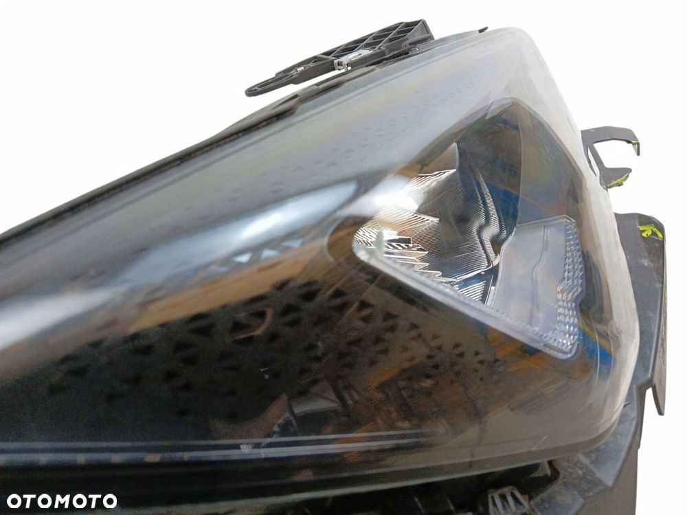 LAMPA PRAWY PRZÓD SEAT LEON IV (2020-) 1.5 TSI 116KM 5FC941006H - 2