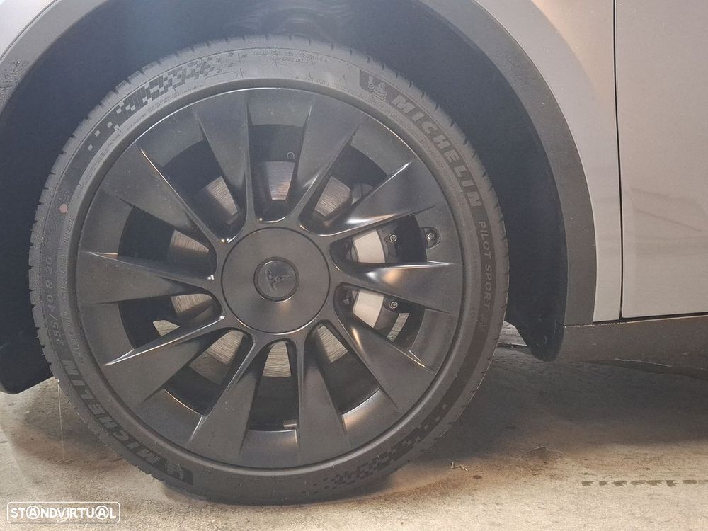 Tesla Model Y Long-Range RWD - 20