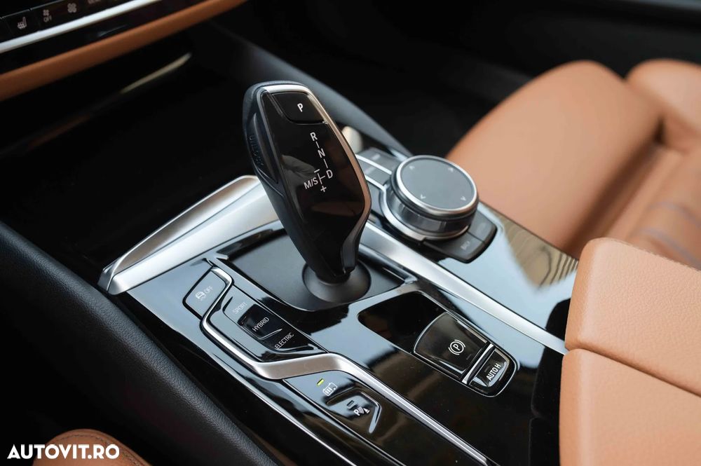 BMW Seria 5 530e xDrive Aut. Luxury Line - 28