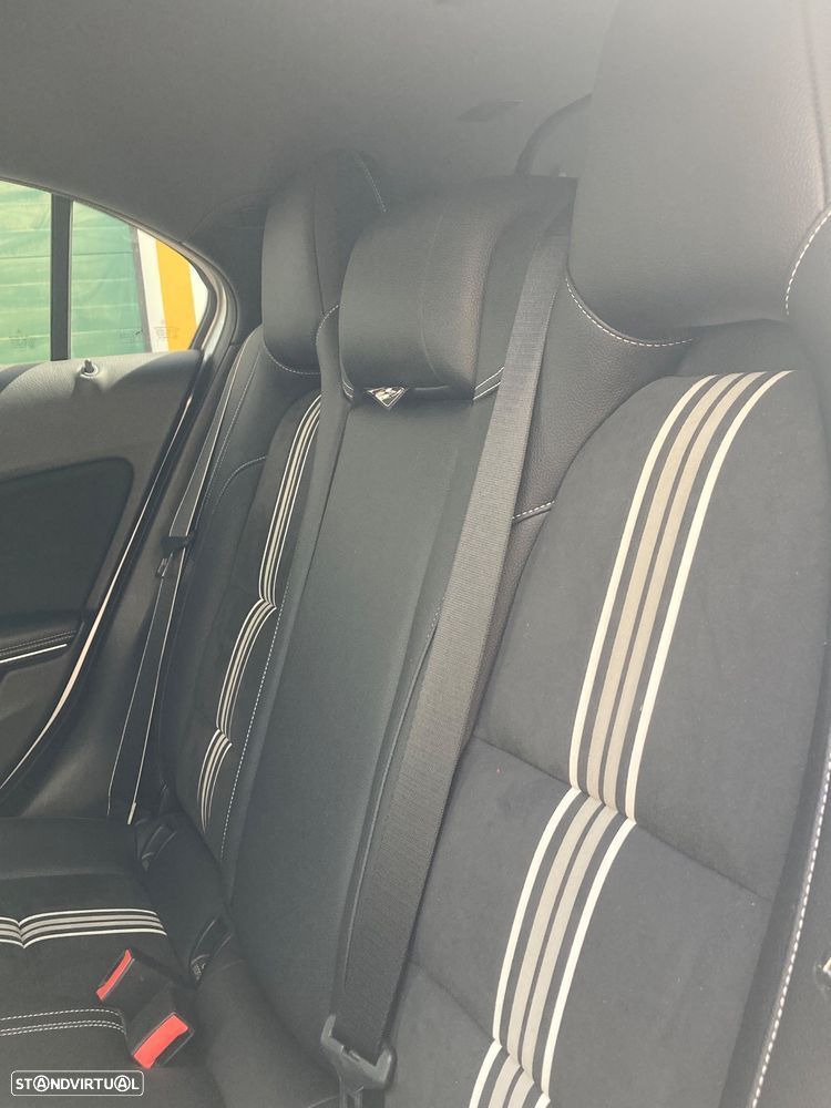 Mercedes-Benz A 180 d AMG Line - 19