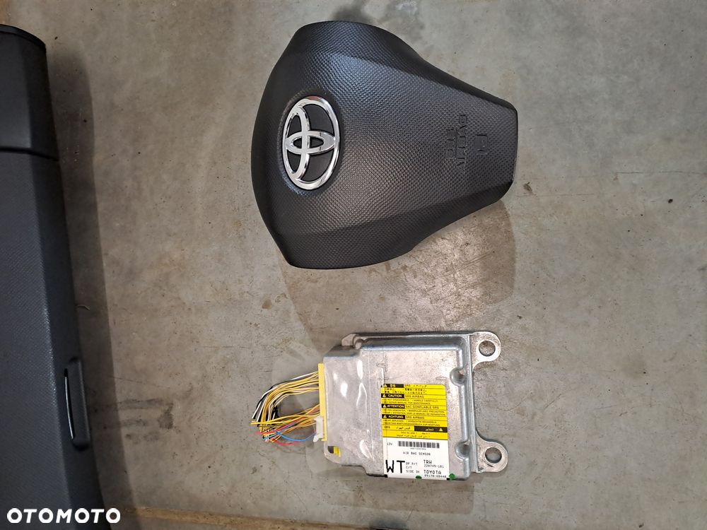 Deska konsola Toyota Yaris II 2011 kompletna - 3