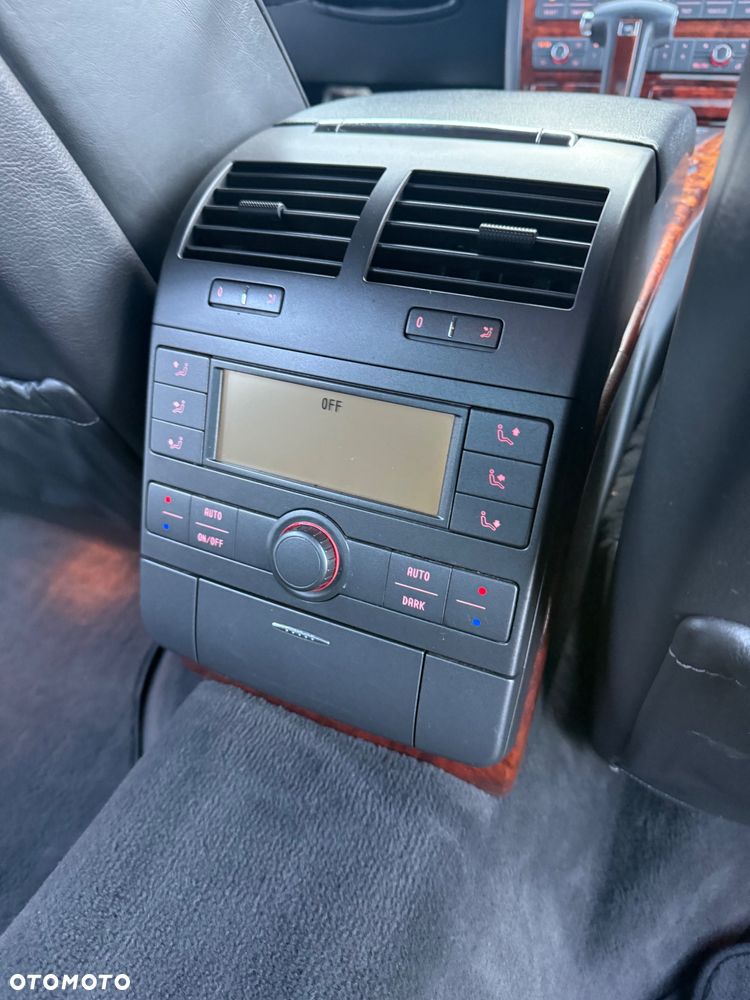 Volkswagen Phaeton 4.2 V8 4Mot (5 os.) - 30