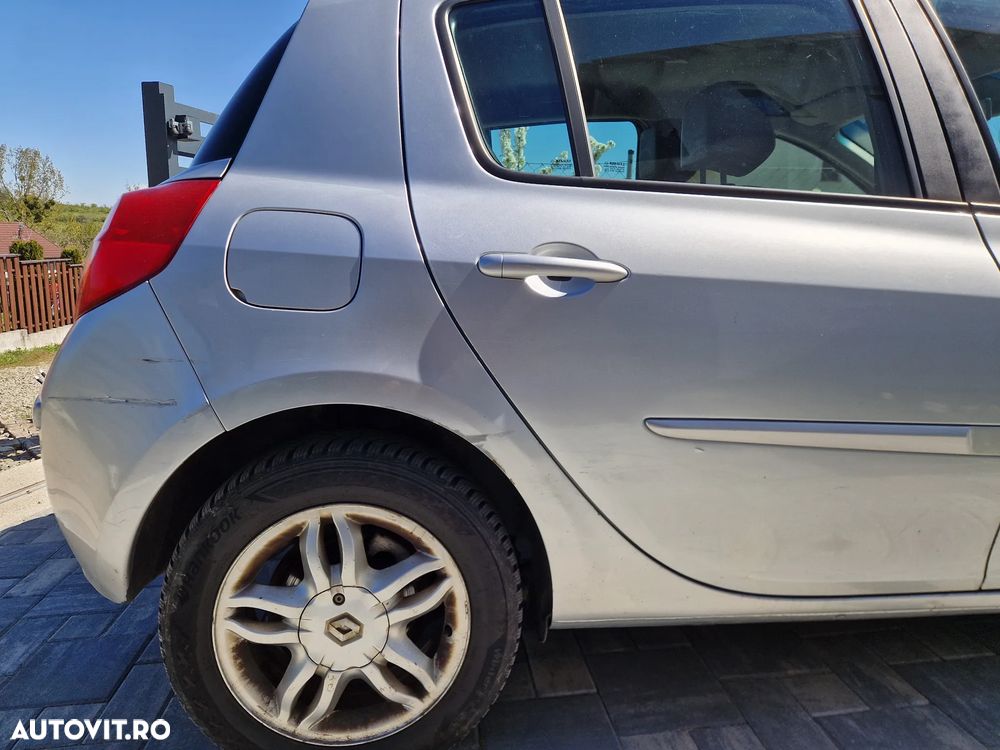 Renault Clio III 1.6 16V Dynamique - 10