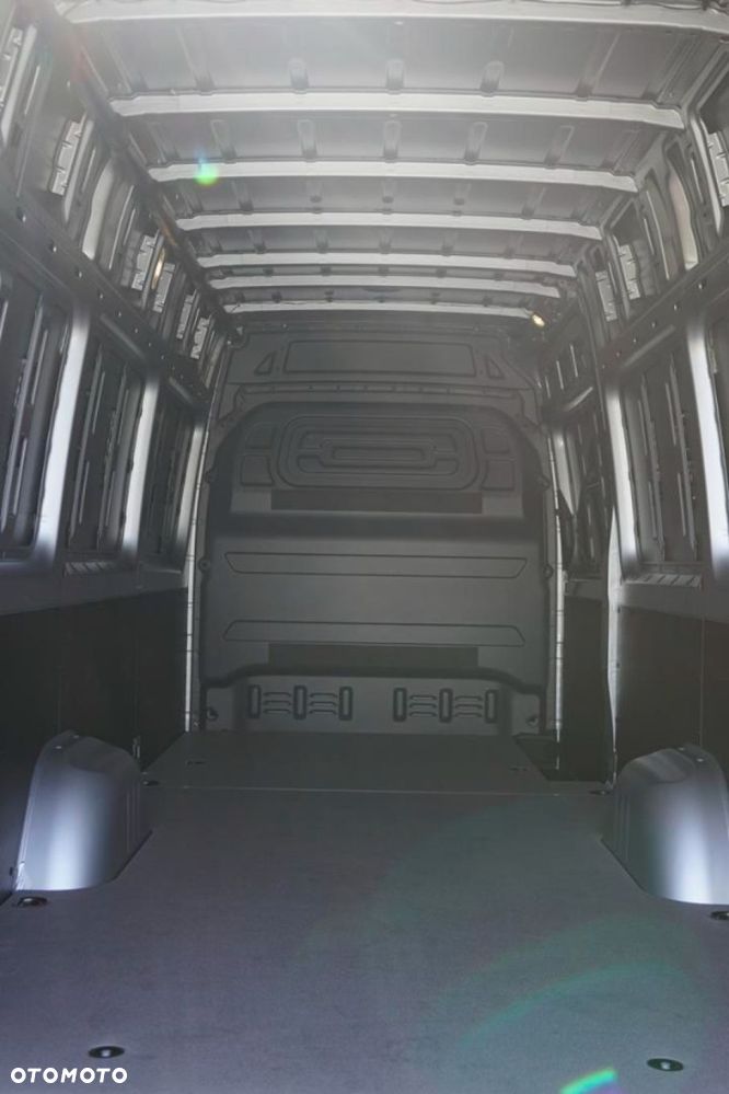 Mercedes-Benz Sprinter - 19