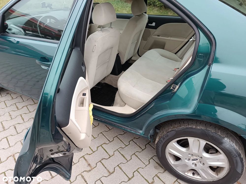 Ford Mondeo 2.0 Ghia - 13