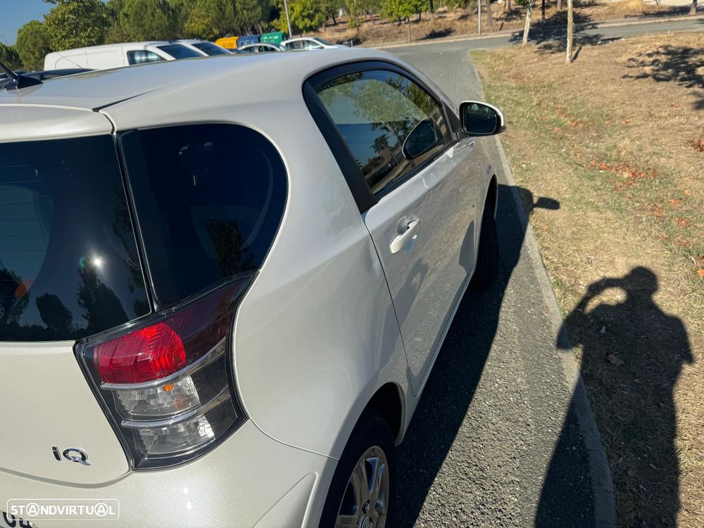 Toyota iQ - 9