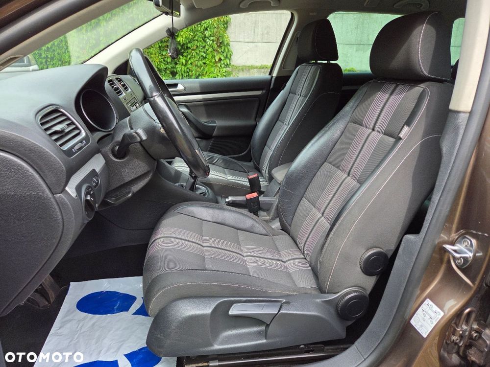 Volkswagen Golf 1.6 TDI DPF MATCH - 9