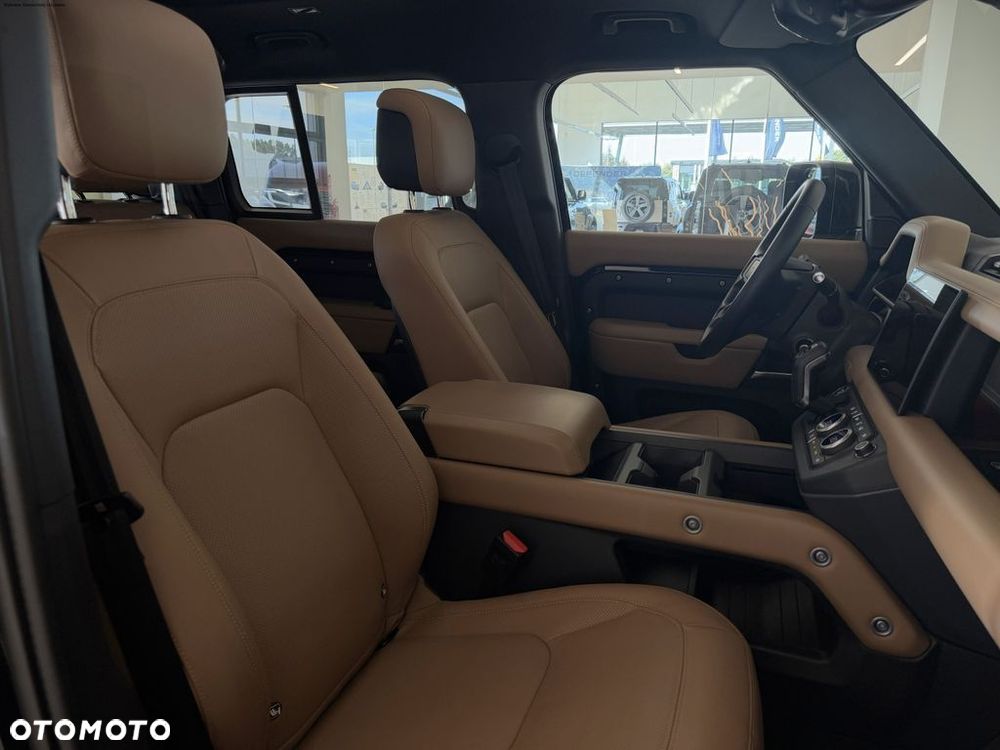 Land Rover Defender - 9