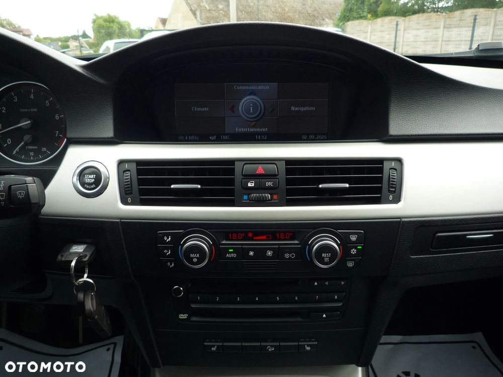 BMW Seria 3 325i xDrive - 23