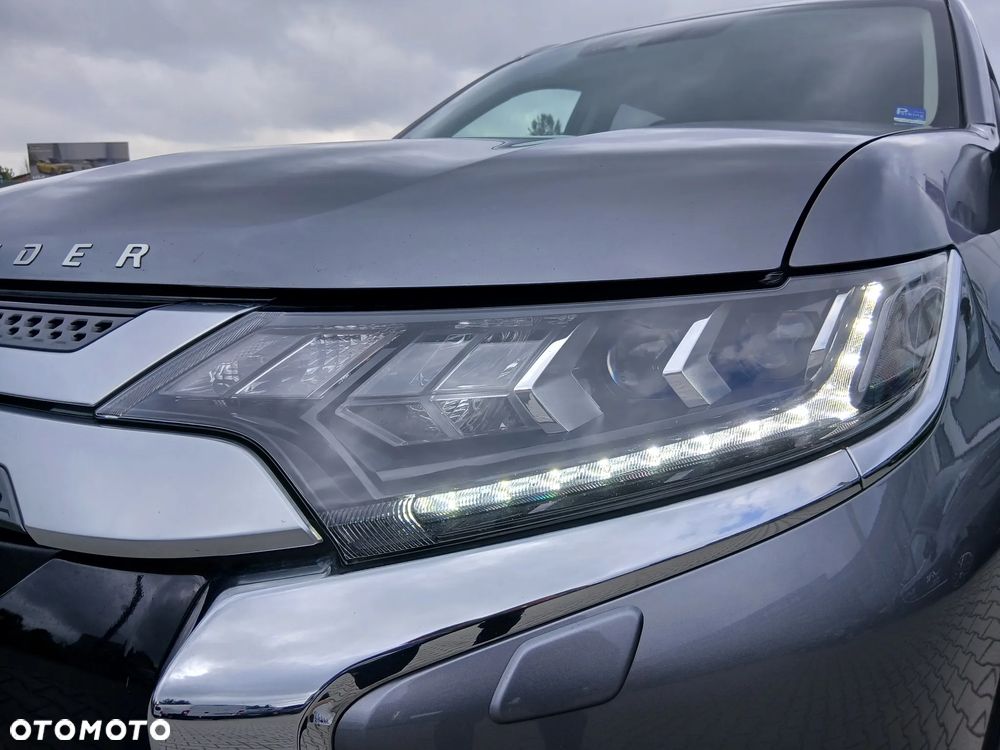 Mitsubishi Outlander 2.0 Instyle + 4WD CVT - 25